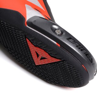 Dainese Axial 2 Bottes de moto hommes noir / rouge-fluo 46